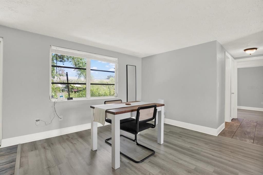 For Rent: $1,725 (2 beds, 1 baths, 936 Square Feet)