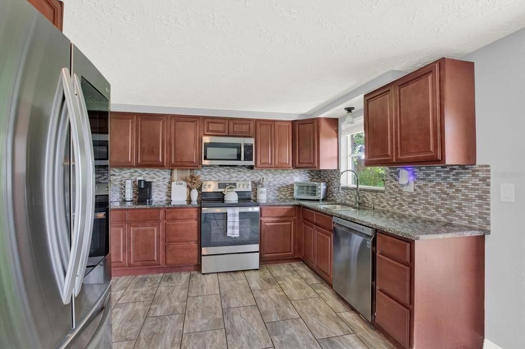 For Rent: $1,725 (2 beds, 1 baths, 936 Square Feet)