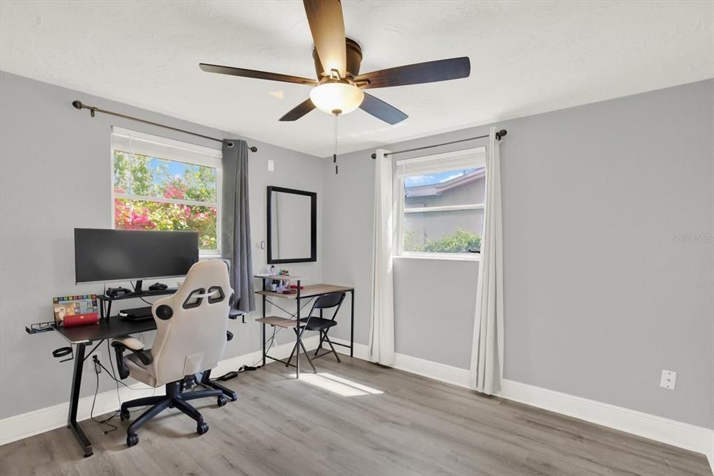 For Rent: $1,725 (2 beds, 1 baths, 936 Square Feet)