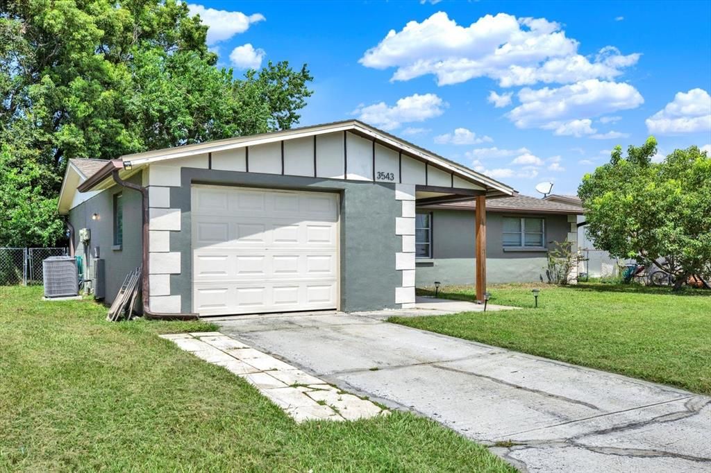 For Rent: $1,725 (2 beds, 1 baths, 936 Square Feet)