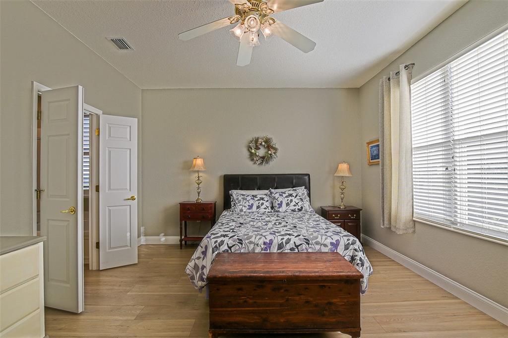 На продажу: $348,300 (2 спален, 2 ванн, 1870 Квадратных фут)