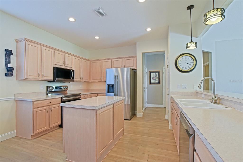 На продажу: $348,300 (2 спален, 2 ванн, 1870 Квадратных фут)