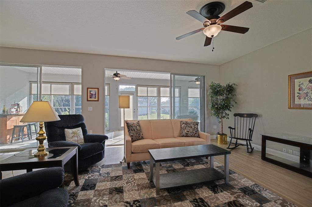 На продажу: $348,300 (2 спален, 2 ванн, 1870 Квадратных фут)