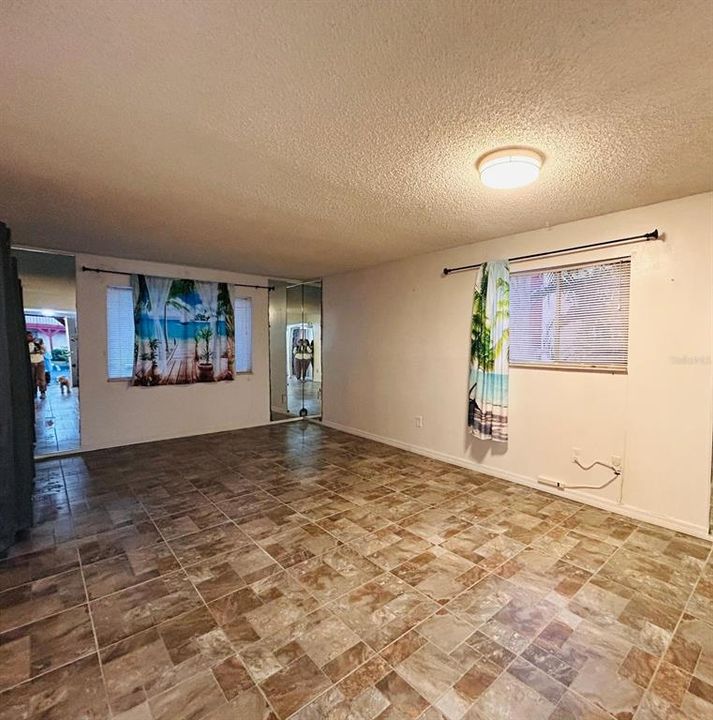 For Sale: $98,000 (1 beds, 1 baths, 672 Square Feet)