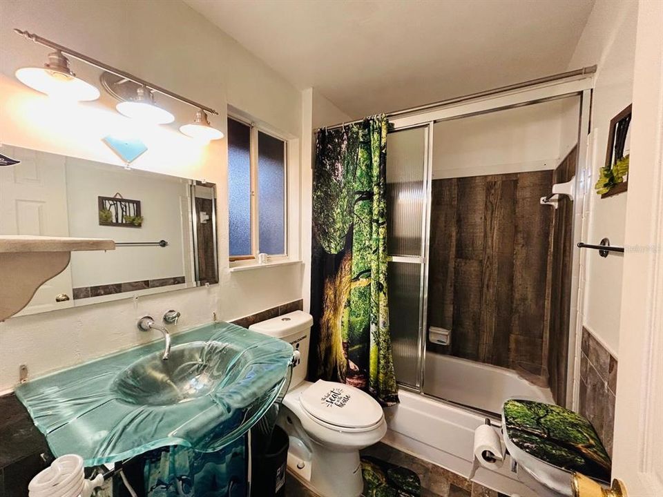 For Sale: $98,000 (1 beds, 1 baths, 672 Square Feet)