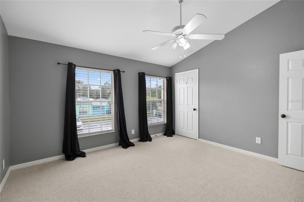 For Sale: $165,000 (2 beds, 1 baths, 1051 Square Feet)