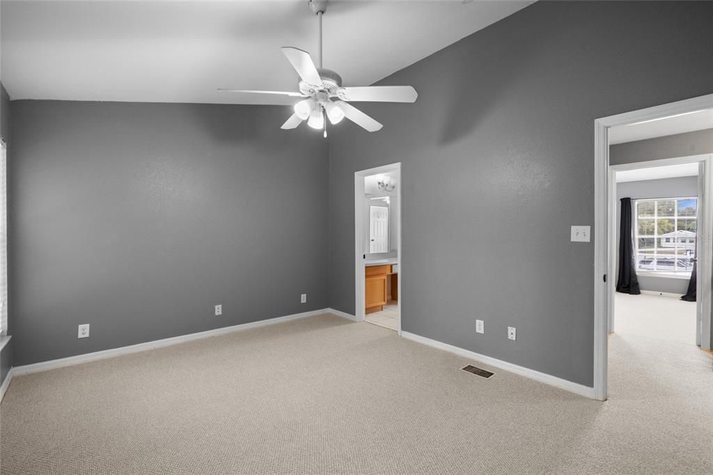 For Sale: $165,000 (2 beds, 1 baths, 1051 Square Feet)