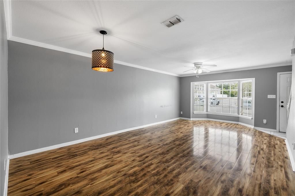 For Sale: $165,000 (2 beds, 1 baths, 1051 Square Feet)