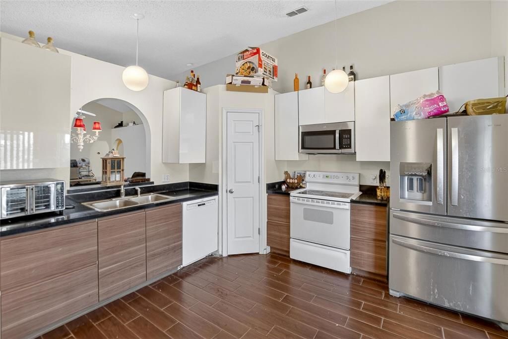 待售: $285,000 (3 贝兹, 2 浴室, 1292 平方英尺)