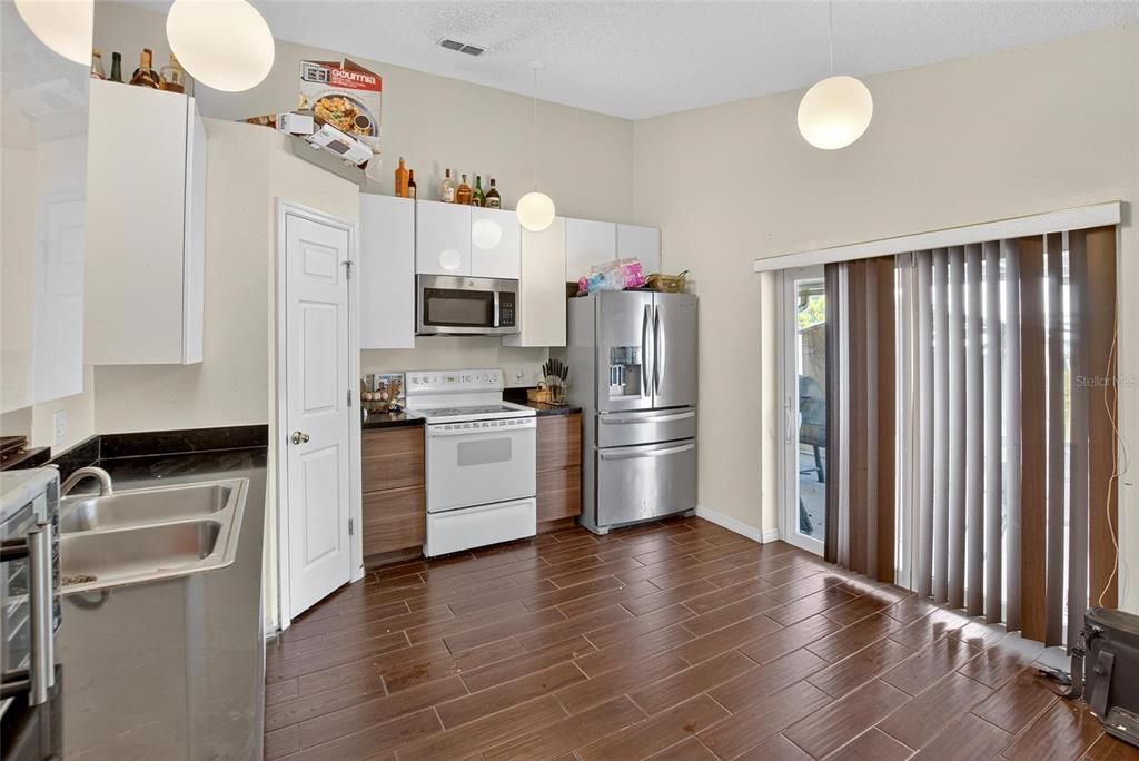 待售: $285,000 (3 贝兹, 2 浴室, 1292 平方英尺)