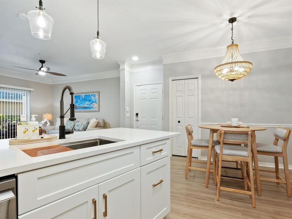 Active With Contract: $224,900 (1 beds, 1 baths, 843 Square Feet)