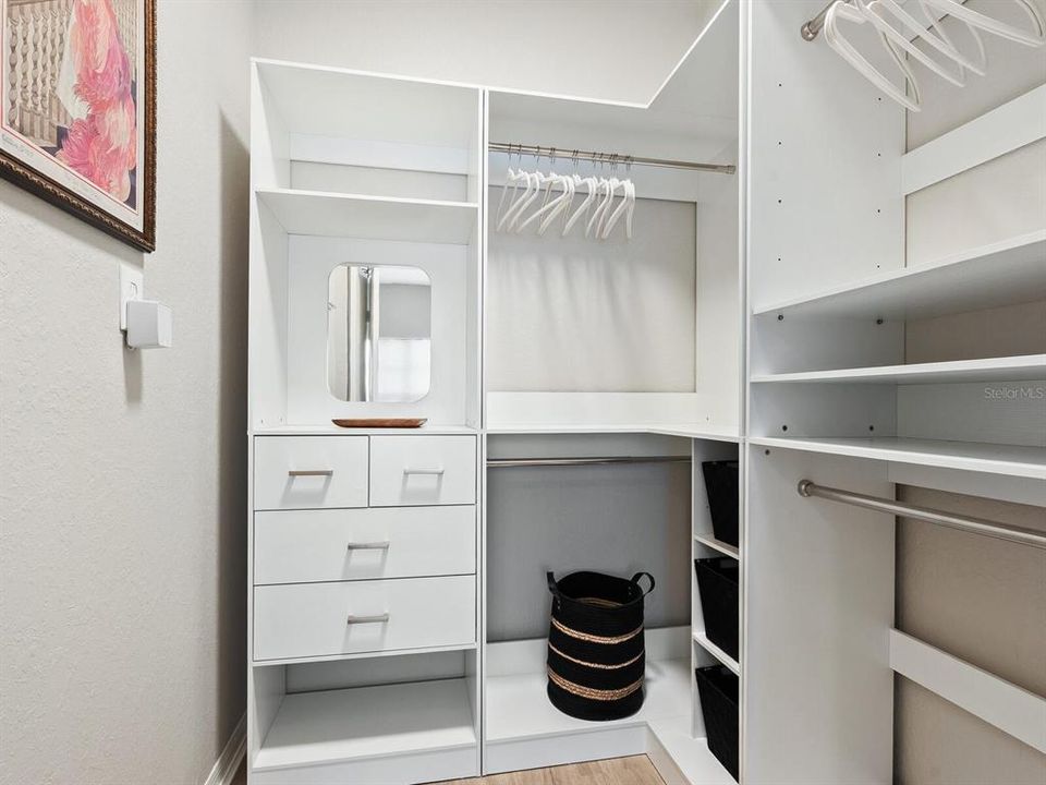 Active With Contract: $224,900 (1 beds, 1 baths, 843 Square Feet)