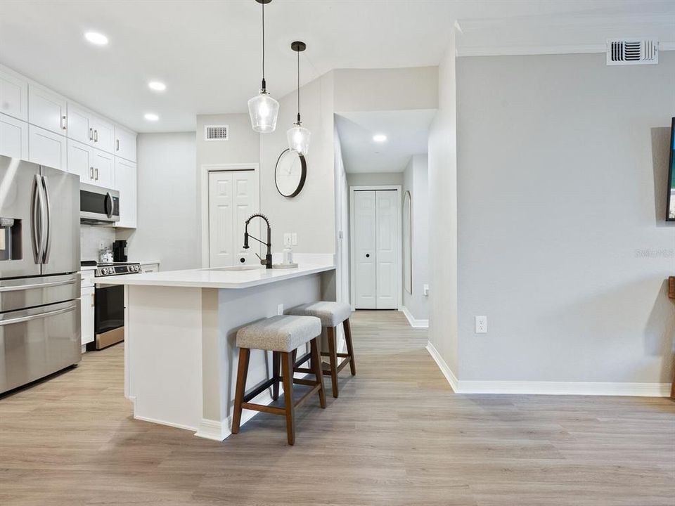 Active With Contract: $224,900 (1 beds, 1 baths, 843 Square Feet)