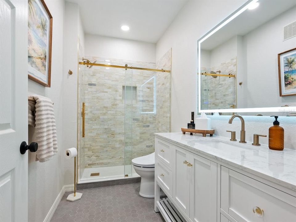 Active With Contract: $224,900 (1 beds, 1 baths, 843 Square Feet)