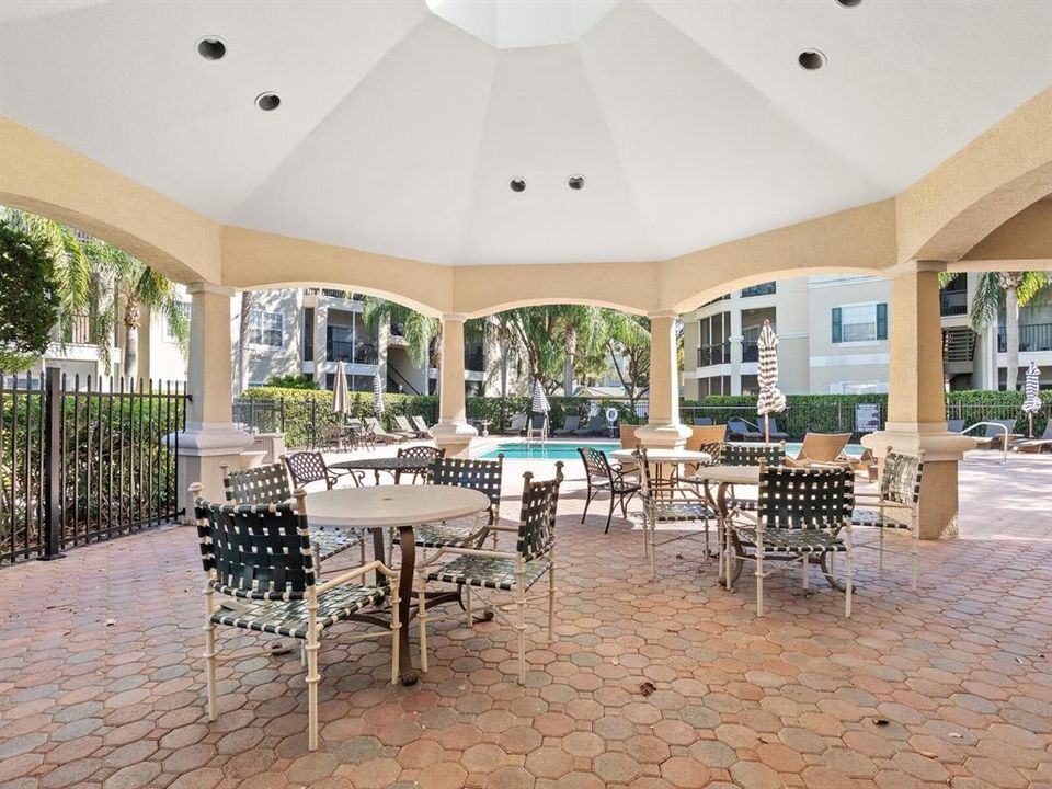 Active With Contract: $224,900 (1 beds, 1 baths, 843 Square Feet)