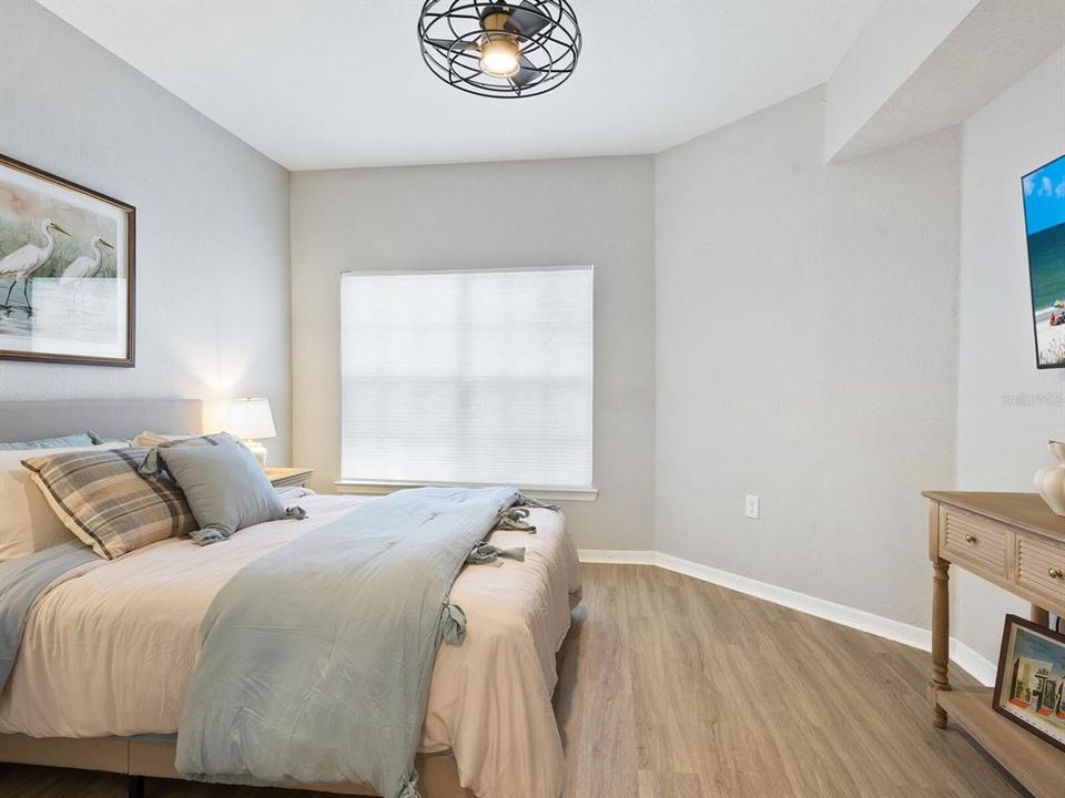 Active With Contract: $224,900 (1 beds, 1 baths, 843 Square Feet)