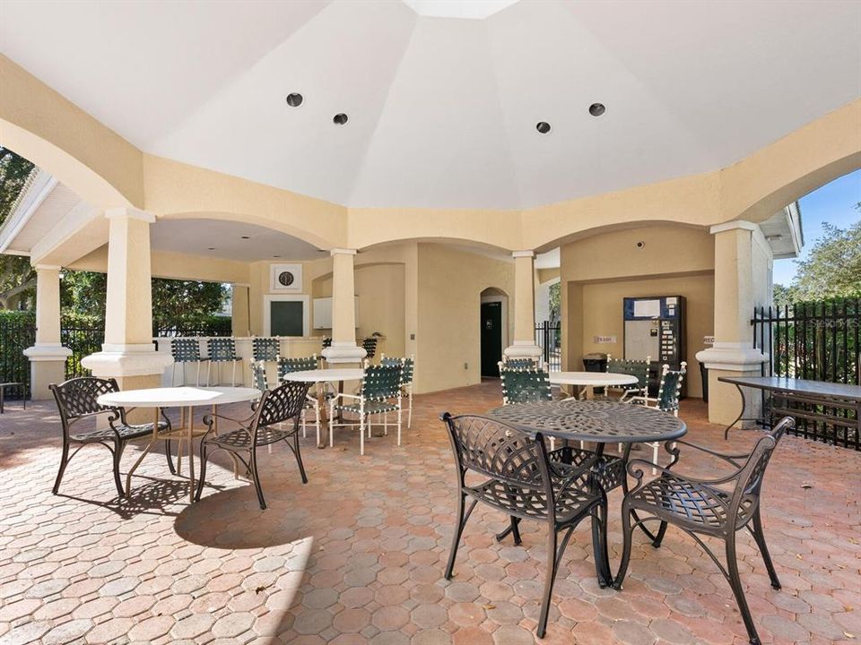 Active With Contract: $224,900 (1 beds, 1 baths, 843 Square Feet)