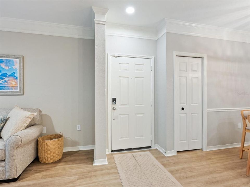 Active With Contract: $224,900 (1 beds, 1 baths, 843 Square Feet)