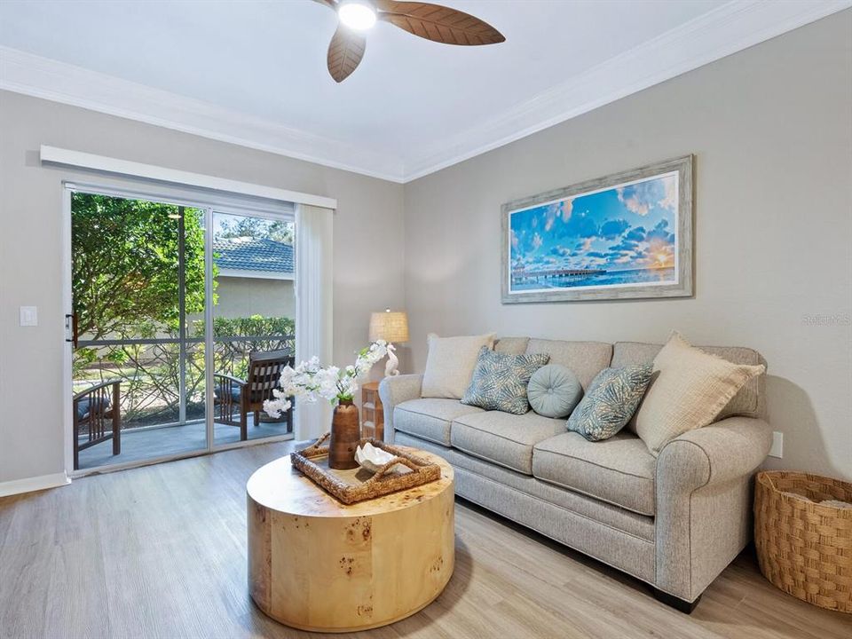 Active With Contract: $224,900 (1 beds, 1 baths, 843 Square Feet)