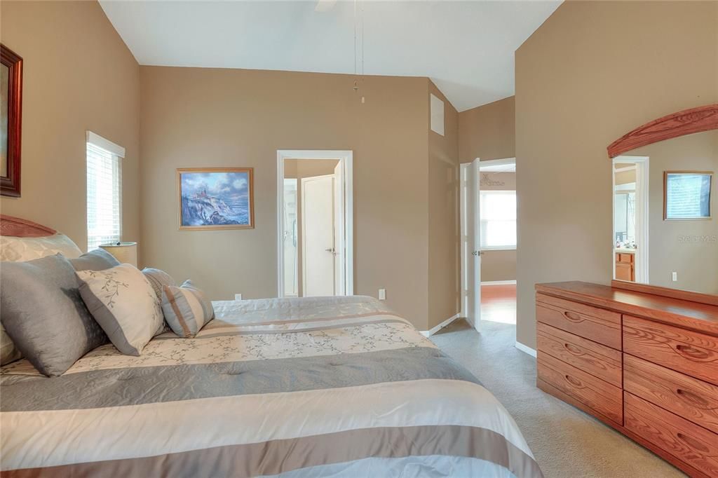 合同活跃: $274,000 (2 贝兹, 2 浴室, 1436 平方英尺)