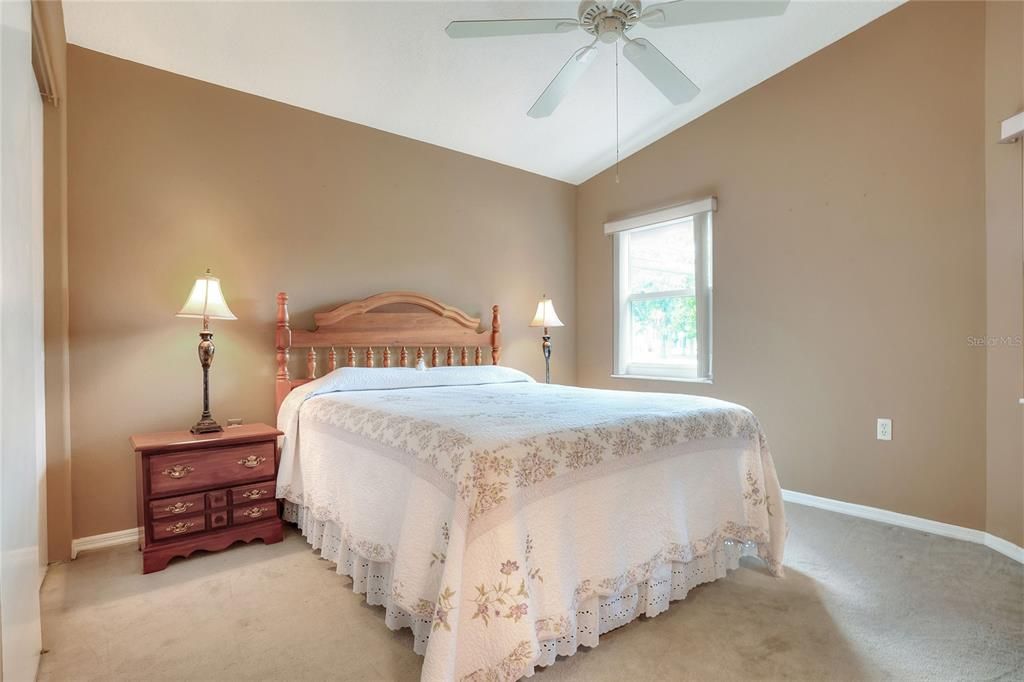 合同活跃: $274,000 (2 贝兹, 2 浴室, 1436 平方英尺)