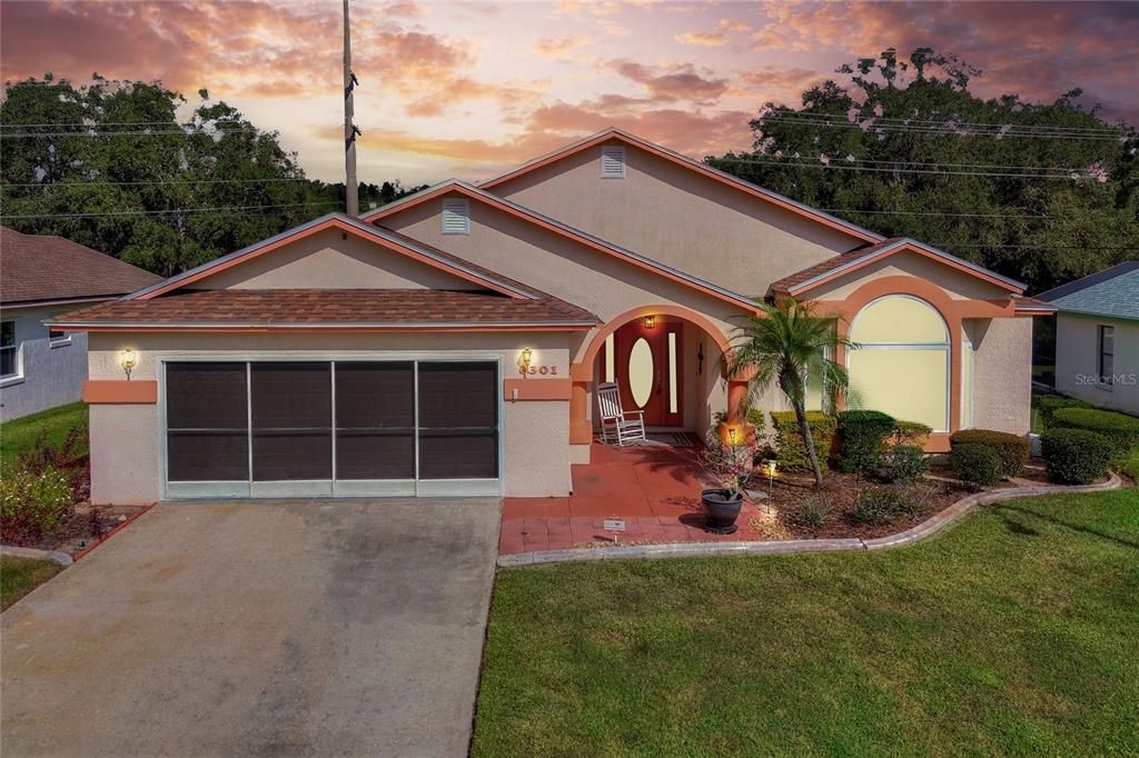 合同活跃: $274,000 (2 贝兹, 2 浴室, 1436 平方英尺)