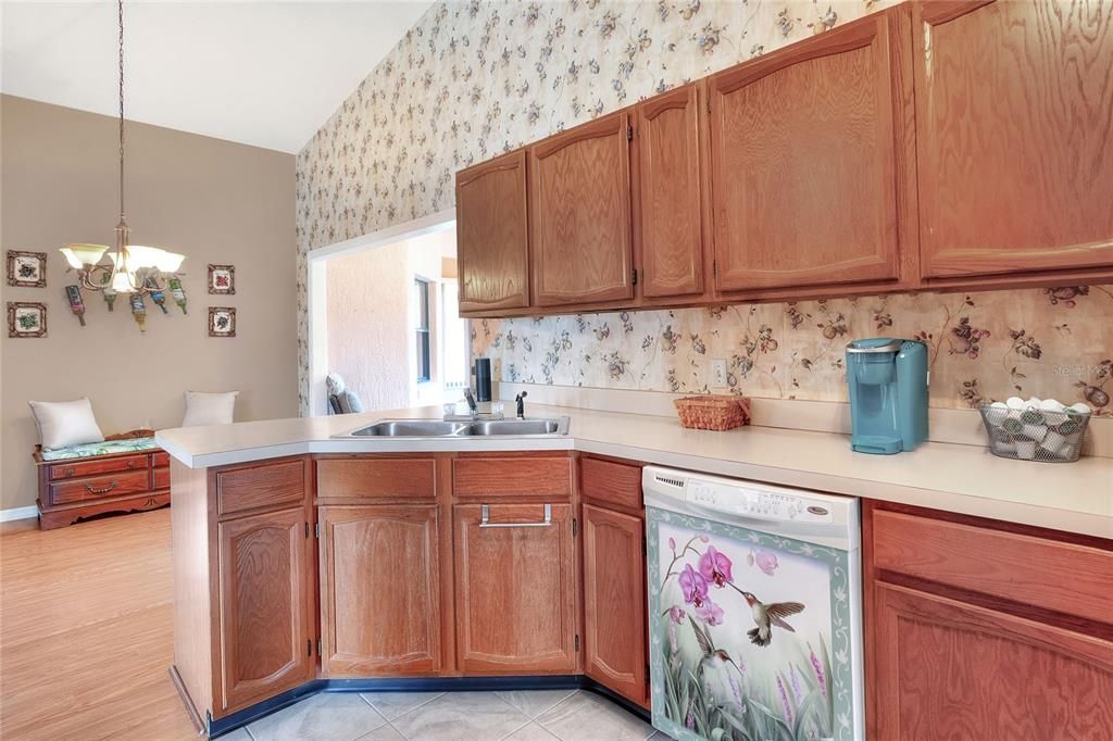 合同活跃: $274,000 (2 贝兹, 2 浴室, 1436 平方英尺)