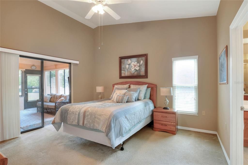 合同活跃: $274,000 (2 贝兹, 2 浴室, 1436 平方英尺)