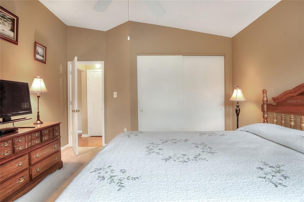 合同活跃: $274,000 (2 贝兹, 2 浴室, 1436 平方英尺)