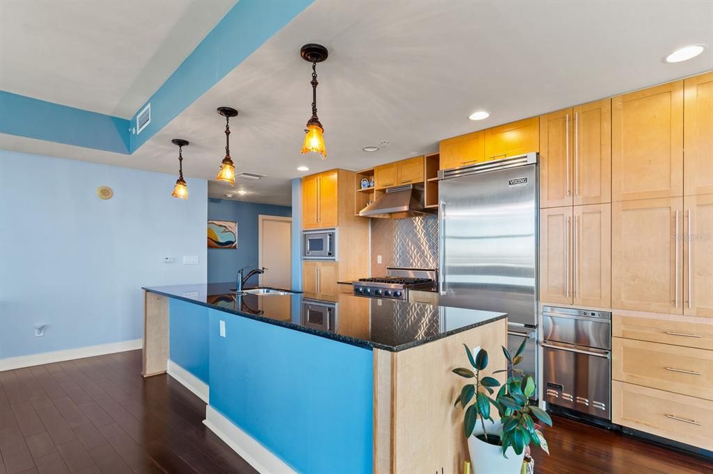 Activo con contrato: $649,999 (2 camas, 2 baños, 1634 Pies cuadrados)