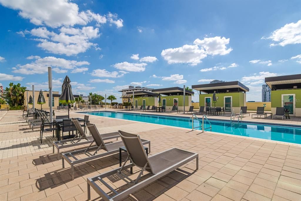 Activo con contrato: $649,999 (2 camas, 2 baños, 1634 Pies cuadrados)