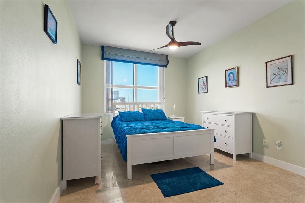 Activo con contrato: $649,999 (2 camas, 2 baños, 1634 Pies cuadrados)