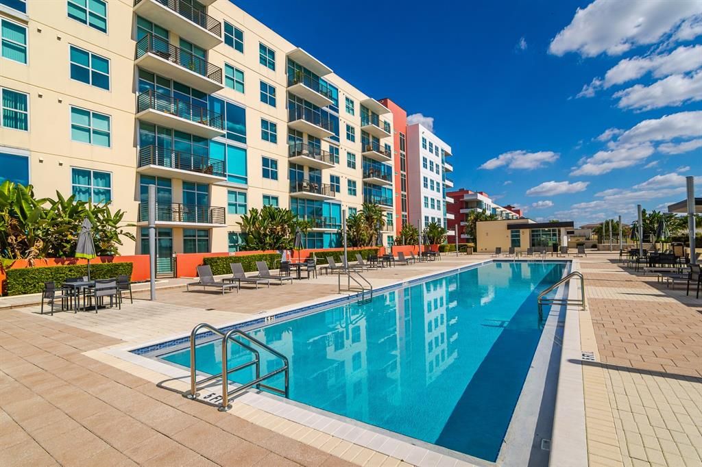 Activo con contrato: $649,999 (2 camas, 2 baños, 1634 Pies cuadrados)