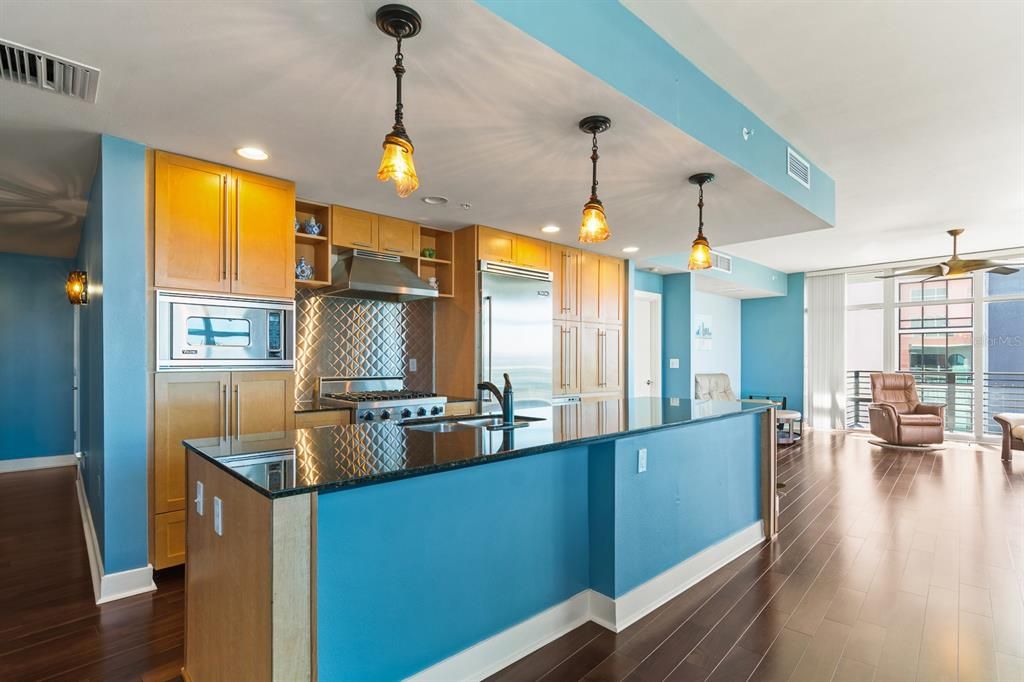 Activo con contrato: $649,999 (2 camas, 2 baños, 1634 Pies cuadrados)