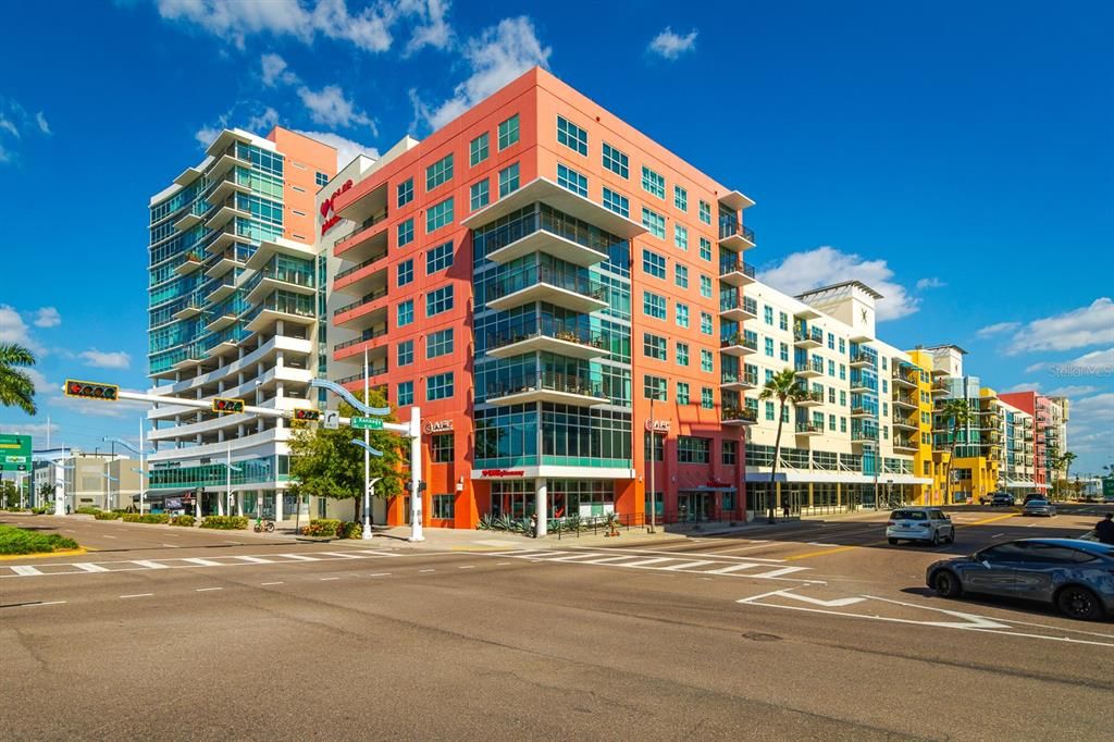 Activo con contrato: $649,999 (2 camas, 2 baños, 1634 Pies cuadrados)