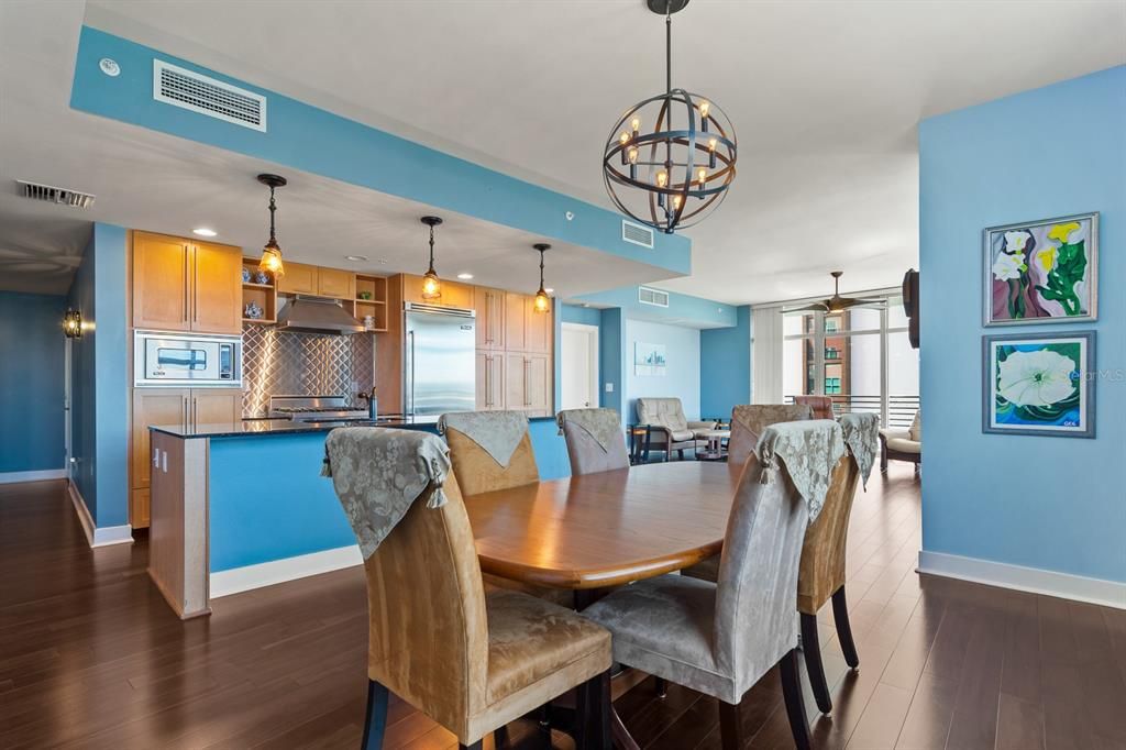 Activo con contrato: $649,999 (2 camas, 2 baños, 1634 Pies cuadrados)