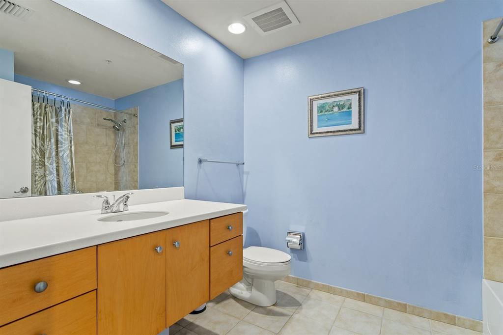 Activo con contrato: $649,999 (2 camas, 2 baños, 1634 Pies cuadrados)