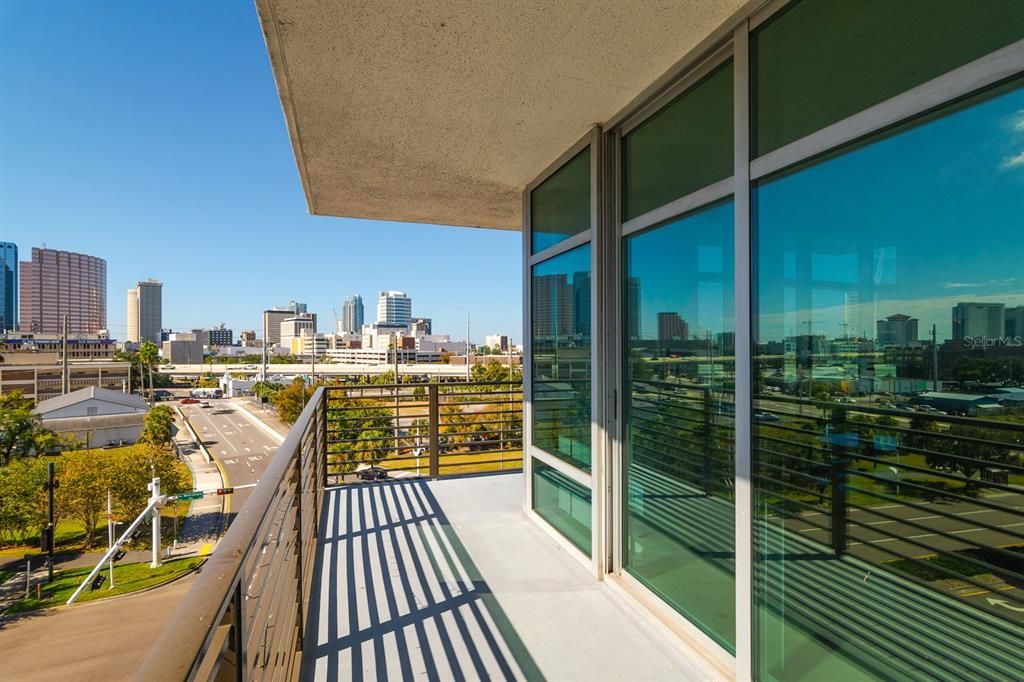 Activo con contrato: $649,999 (2 camas, 2 baños, 1634 Pies cuadrados)