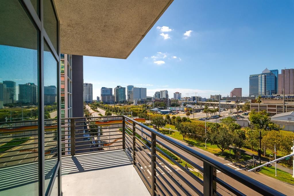 Activo con contrato: $649,999 (2 camas, 2 baños, 1634 Pies cuadrados)