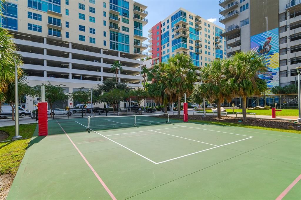 Activo con contrato: $649,999 (2 camas, 2 baños, 1634 Pies cuadrados)