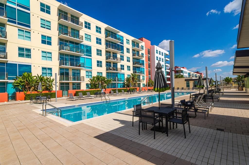 Activo con contrato: $649,999 (2 camas, 2 baños, 1634 Pies cuadrados)