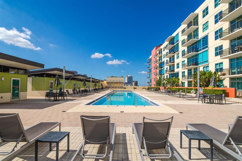 Activo con contrato: $649,999 (2 camas, 2 baños, 1634 Pies cuadrados)