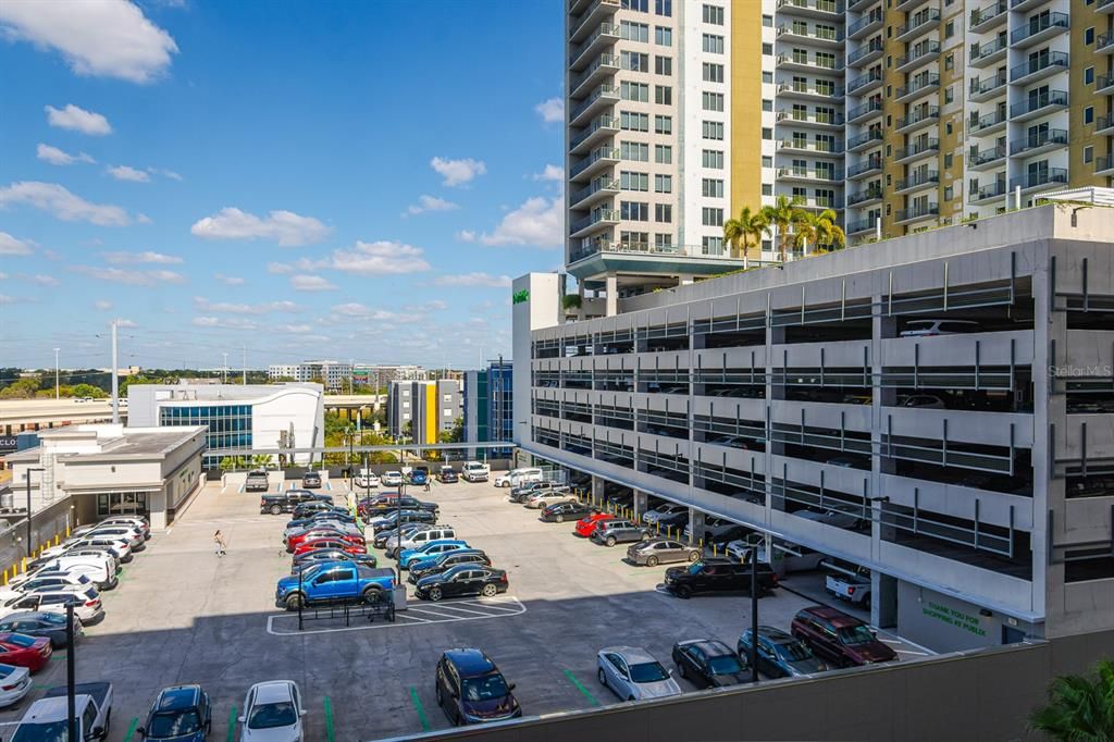 Activo con contrato: $649,999 (2 camas, 2 baños, 1634 Pies cuadrados)