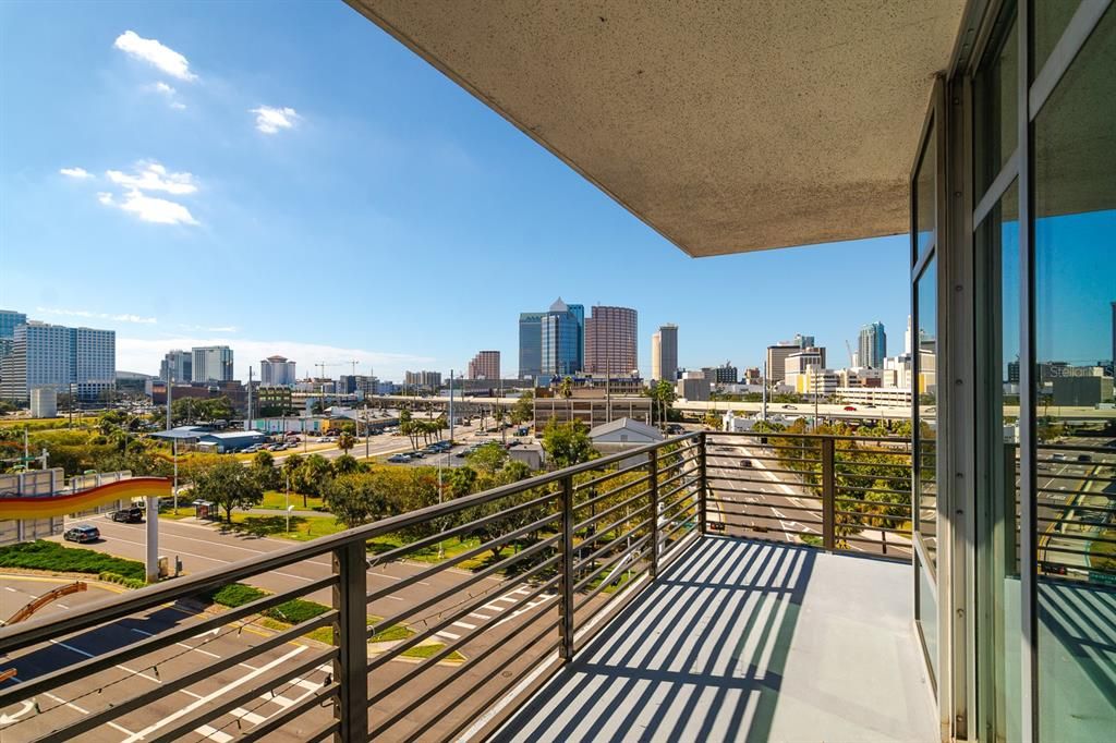 Activo con contrato: $649,999 (2 camas, 2 baños, 1634 Pies cuadrados)