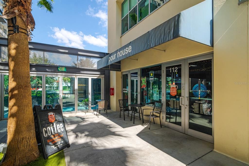 Activo con contrato: $649,999 (2 camas, 2 baños, 1634 Pies cuadrados)