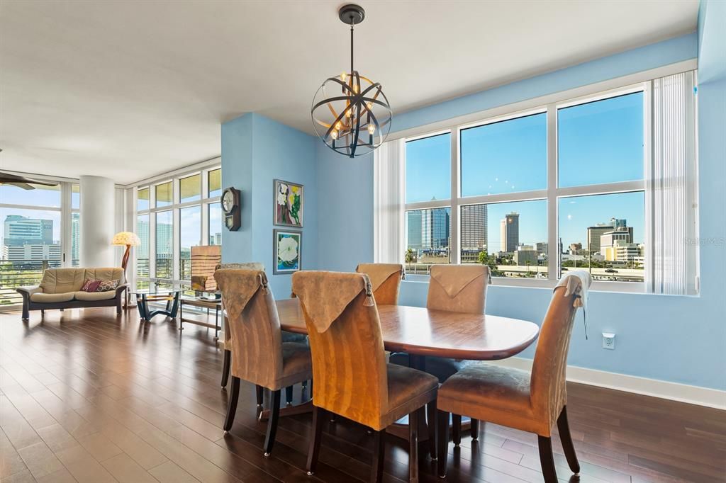 Activo con contrato: $649,999 (2 camas, 2 baños, 1634 Pies cuadrados)