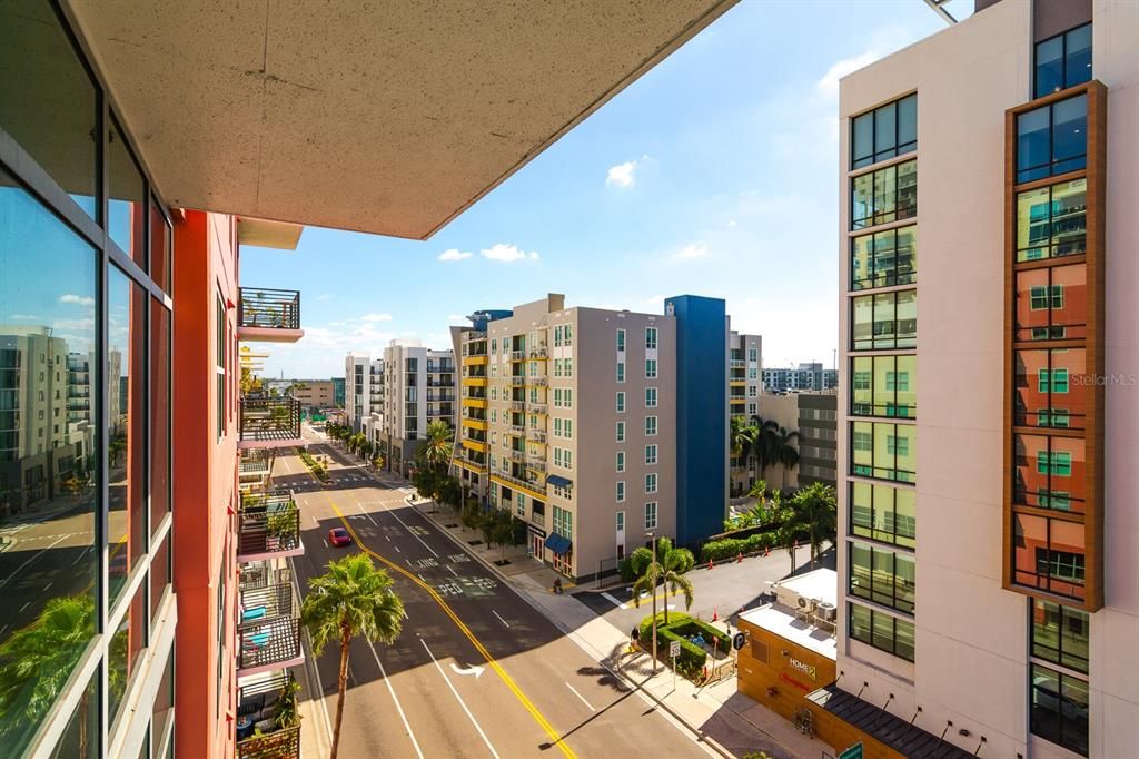 Activo con contrato: $649,999 (2 camas, 2 baños, 1634 Pies cuadrados)