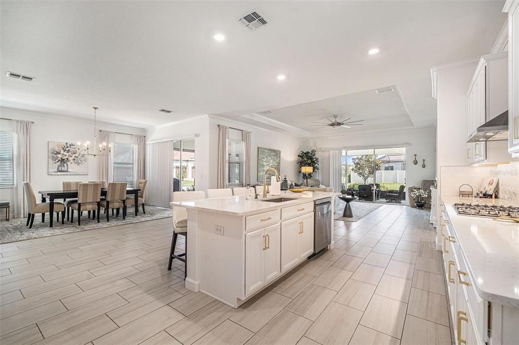 En Venta: $575,000 (3 camas, 3 baños, 2776 Pies cuadrados)