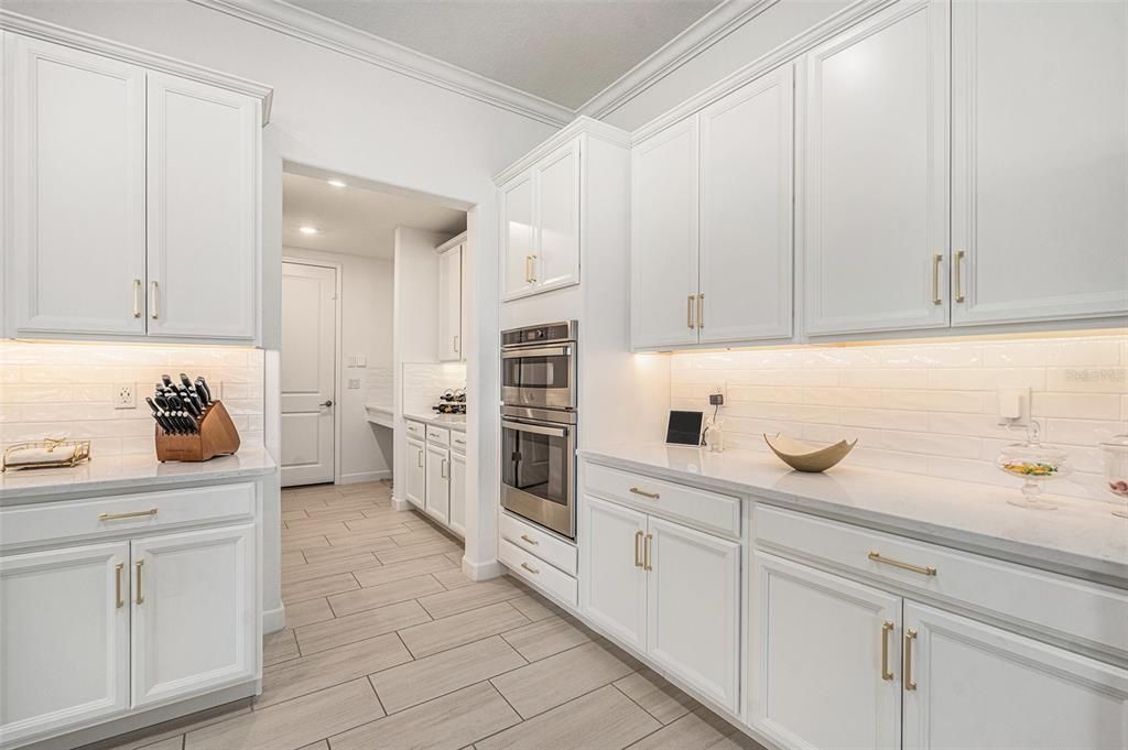 En Venta: $575,000 (3 camas, 3 baños, 2776 Pies cuadrados)