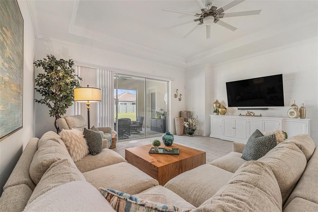 En Venta: $575,000 (3 camas, 3 baños, 2776 Pies cuadrados)